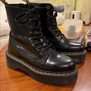 NWOT Dr Martens Jadon Black Smooth Leather Platform Chunky Combat Boots W-6!
